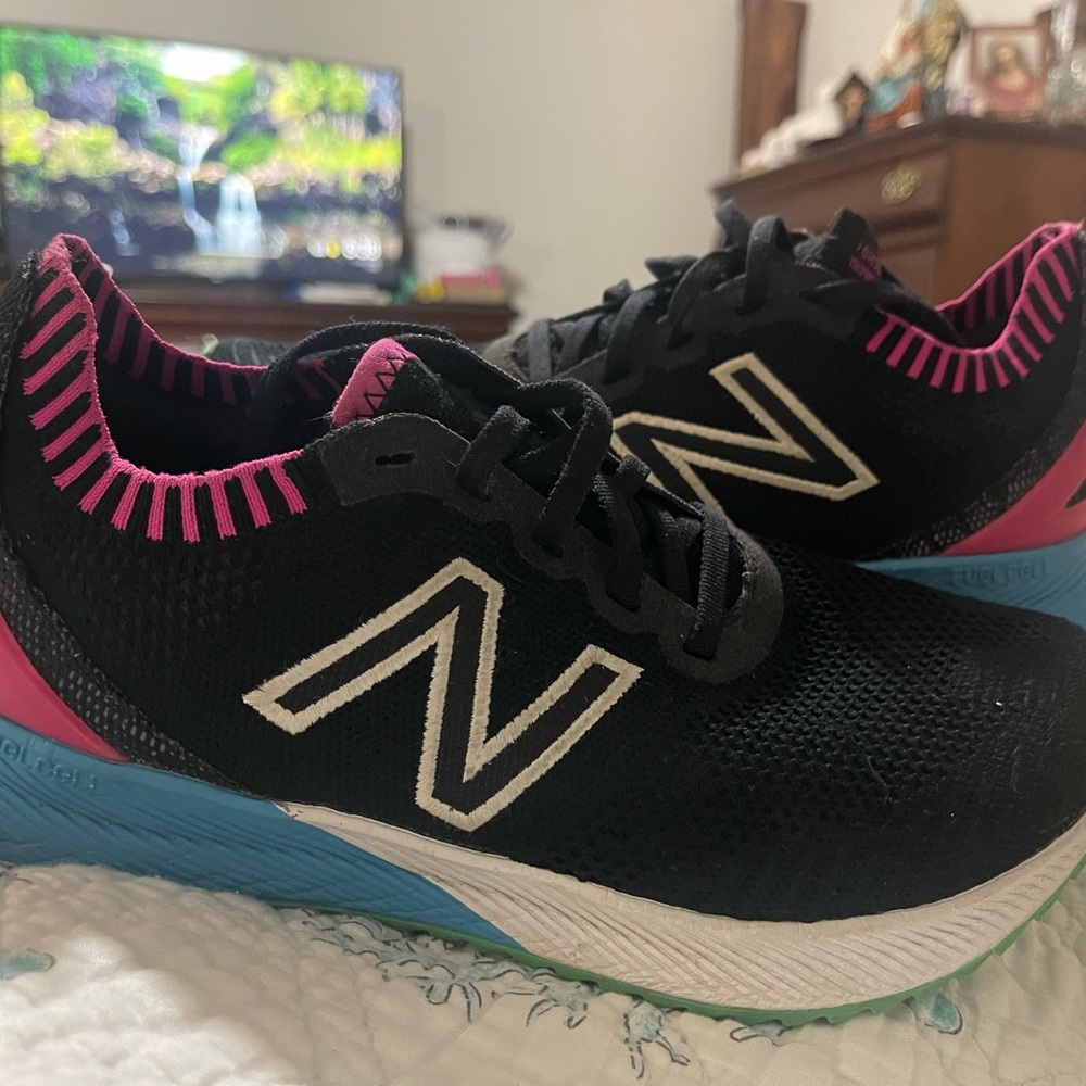 New Balance Womens Size 9  Fuelcell Echo Athletic Running Shoes Block
